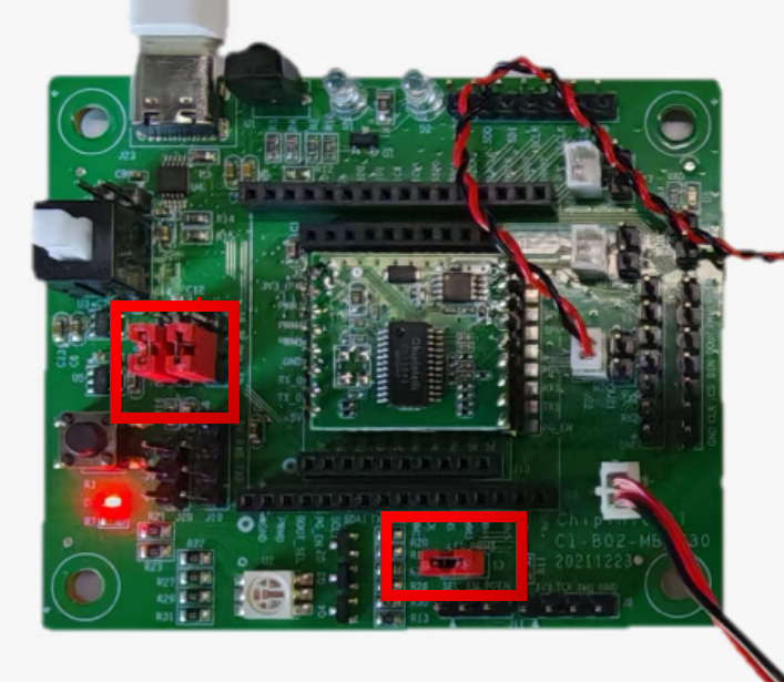 连接三色灯控制脚的跳线帽